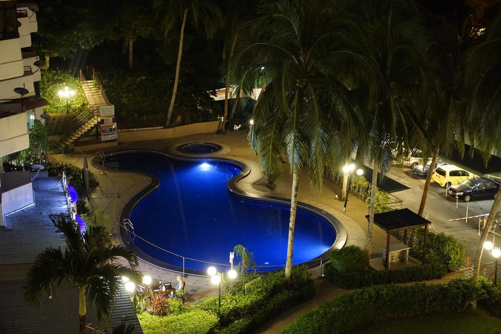 Sri Sayang By Coral Holiday Resort Бату-Феррінгі Екстер'єр фото