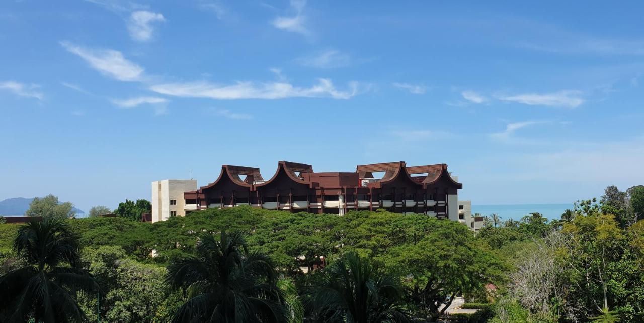 Sri Sayang By Coral Holiday Resort Бату-Феррінгі Екстер'єр фото